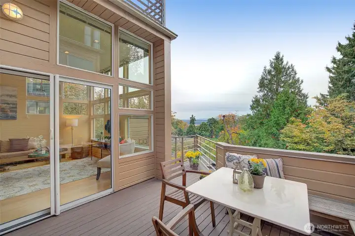 Enjoy the beautiful trees and views of Lake Washington & Cascades.