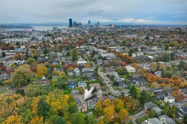 Quick commute to downtown Seattle.