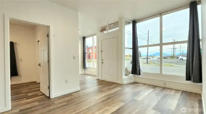 slight peak of mountain views!