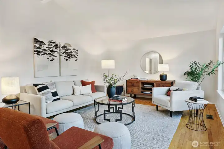 Big spaces. Rooms with Vaulted ceilings.