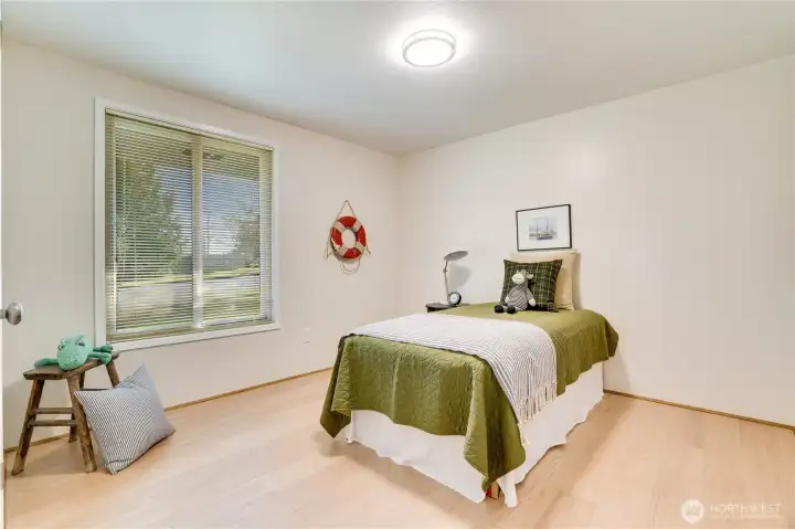 2nd bedroom