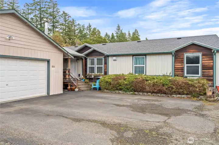 2-car detached garage and plenty of parking space. 2-car detached garage and plenty of parking space.