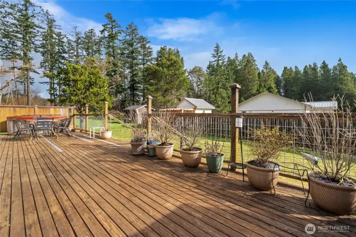 The 670 sqft deck extends the living space to the outdoors. The 670 sqft deck extends the living space to the outdoors.