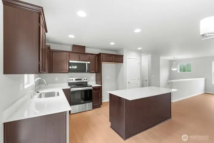 Photographs are for illustrative purposes only. Features, finishes, interior/exterior colors, landscaping and floorplan shown may vary from actual homes built