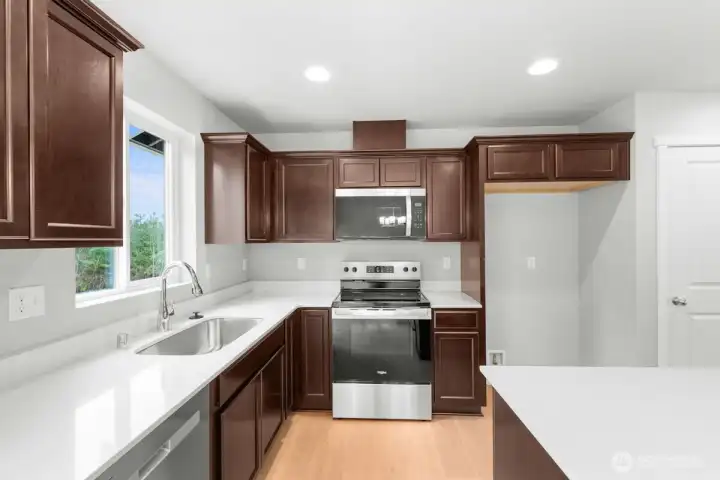 Photographs are for illustrative purposes only. Features, finishes, interior/exterior colors, landscaping and floorplan shown may vary from actual homes built