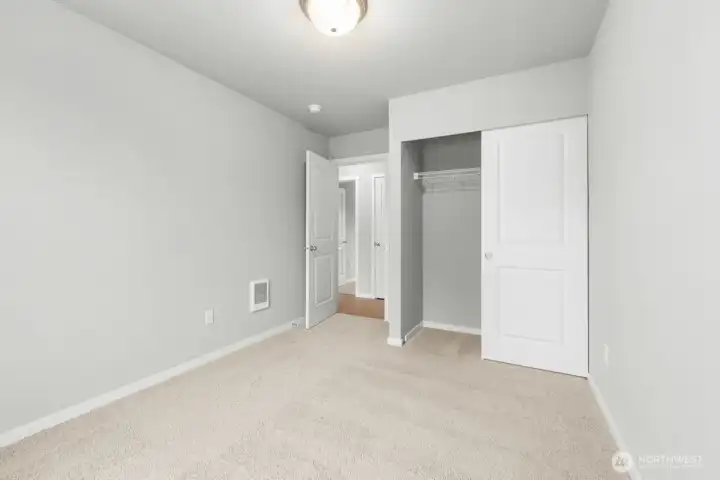 Photographs are for illustrative purposes only. Features, finishes, interior/exterior colors, landscaping and floorplan shown may vary from actual homes built