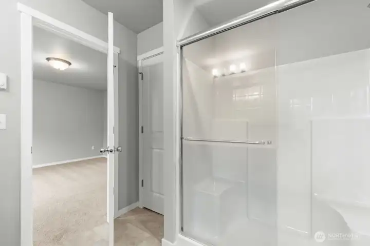 Photographs are for illustrative purposes only. Features, finishes, interior/exterior colors, landscaping and floorplan shown may vary from actual homes built