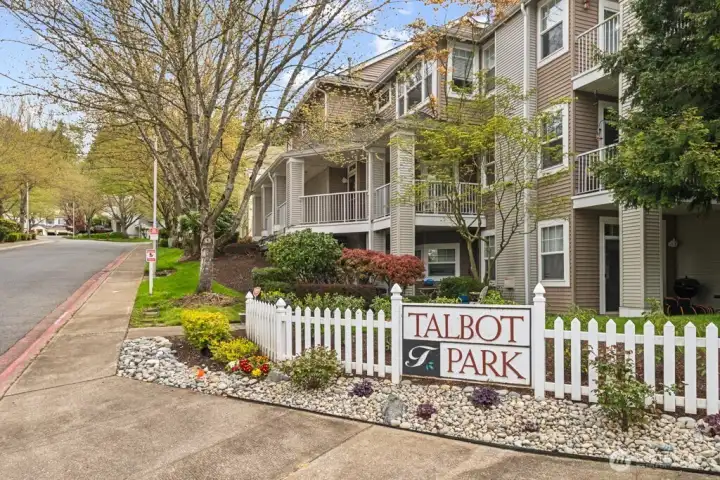 Close-in Talbot Hill--easy to Valley Medical, 167/405, IKEA, Southcenter and SeaTac Airport