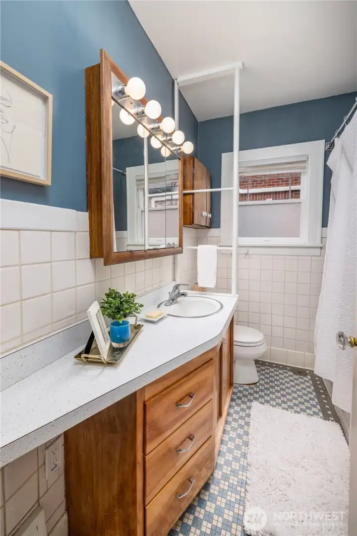 Main floor full bath with vintage tile.