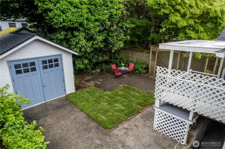 Detached, oversized one-car garage offers endless possibilities.