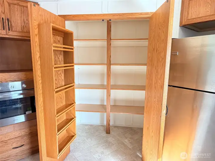Check out this pantry! I could move in there!