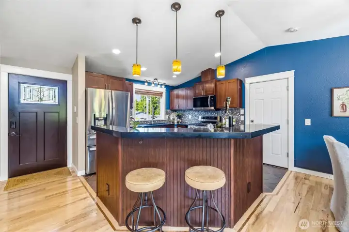 Eat in kitchen bar that could hold up to 6 stools. Eat in kitchen bar that could hold up to 6 stools.