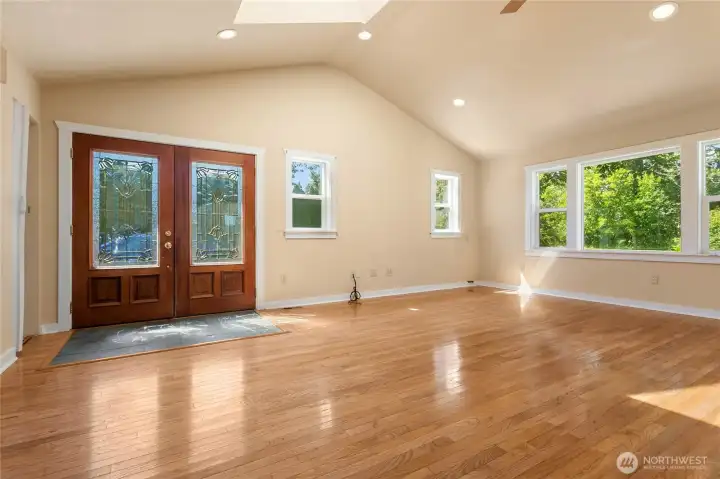 Open, bright living room added on in 2000 Open, bright living room added on in 2000