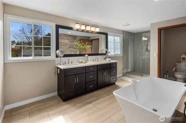 Master ensuite bathroom