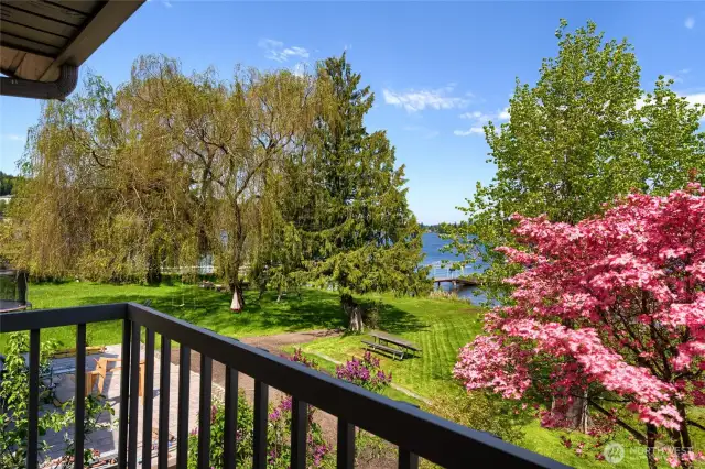 Each upstairs bedroom has its own private balcony!