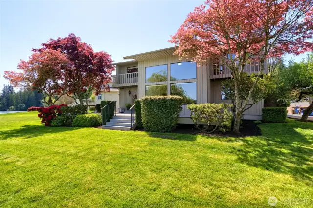 Curb appeal? How about lake appeal!