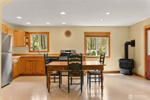 Adjacent pantry, laundry/storage closet for added convenience and efficient use of space