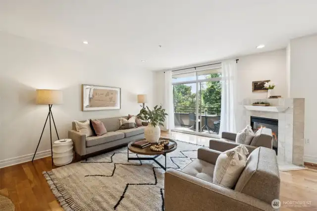 See the high ceilings and a sliding door to the baclony