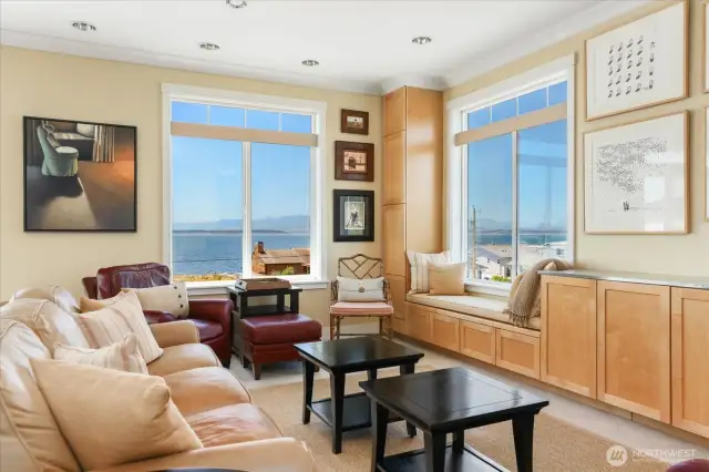 Top Floor-Great Room with built ins