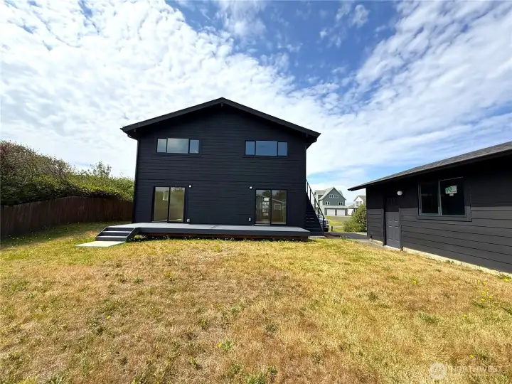 LARGE BACK DECK
