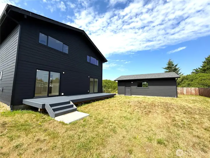 LARGE BACK DECK
