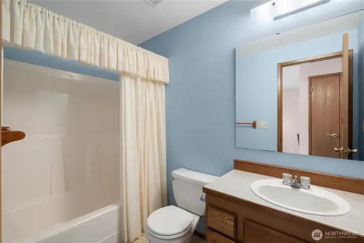 Full sized bath at the top of the staircase landing. Full sized bath at the top of the staircase landing.