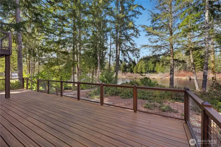 Deck looking to the lakeside. Deck looking to the lakeside.