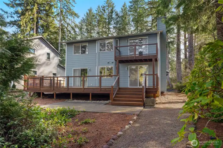 View of the back of the home. Beautifully maintained. Roof just cleaned.