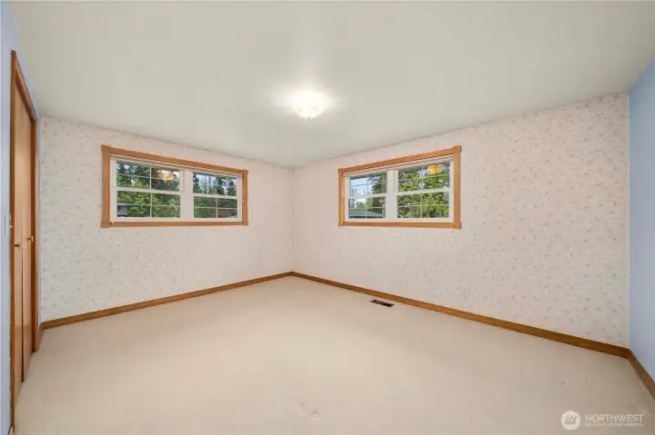 Additional bedroom no. 1.