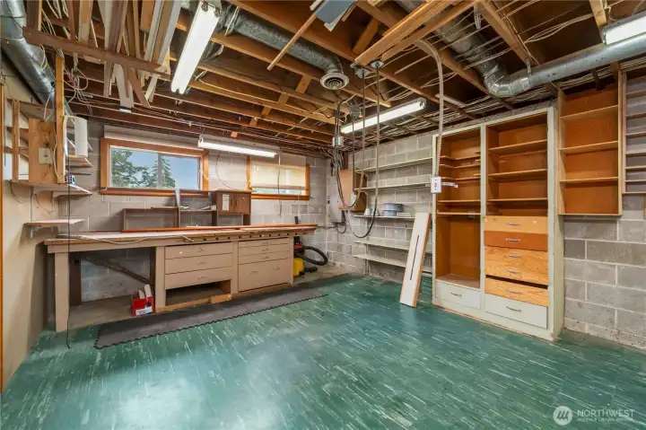 Additional workshop space + space for hobbies on the lower level.