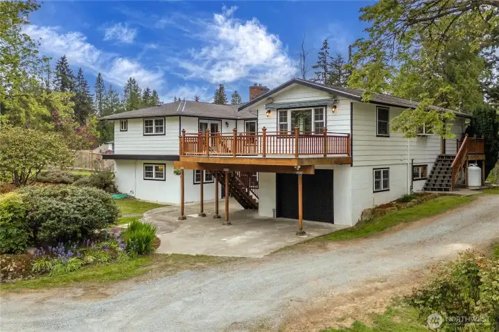 Over 4k+ SQFT home in Edgewood!
