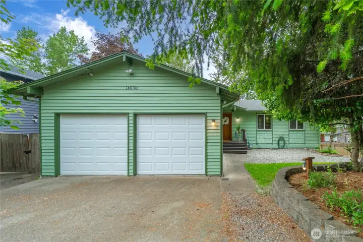 Welcoming front yard with established landscaping and easy care Welcoming front yard with established landscaping and easy care