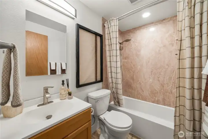 Guest Bath with modern finishes Guest Bath with modern finishes