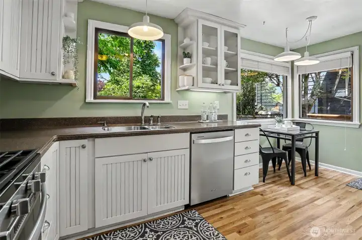 The kitchen floors are brand new luxury vinal plank.