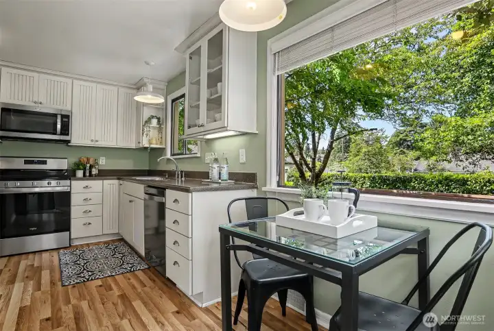 Nice eating nook in the kitchen.