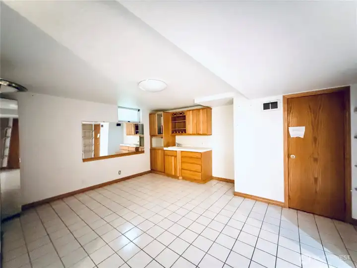 Basement: wet bar, built in storage, wine rack, mirrors Basement: wet bar, built in storage, wine rack, mirrors