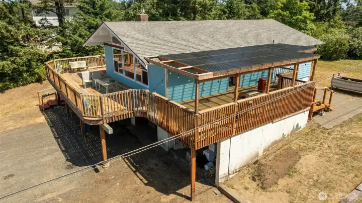 Spacious home on elevated second dune lot Spacious home on elevated second dune lot