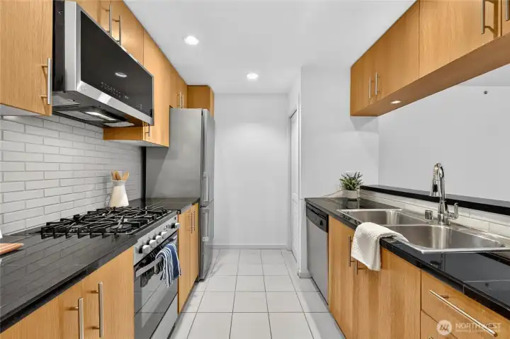 Enjoy ample storage! Enjoy ample storage!