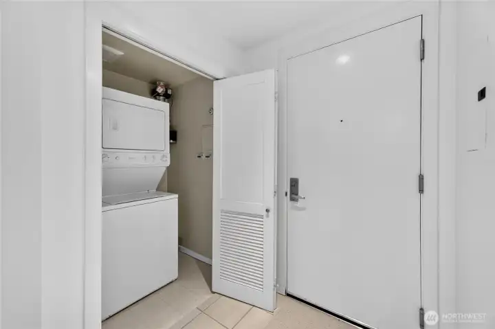 In-unit Laundry! In-unit Laundry!