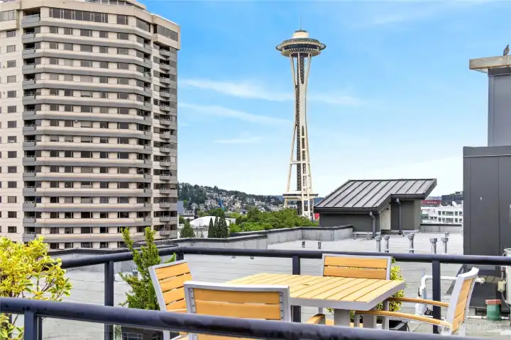 Enjoy incredible views of the Space Needle. Enjoy incredible views of the Space Needle.