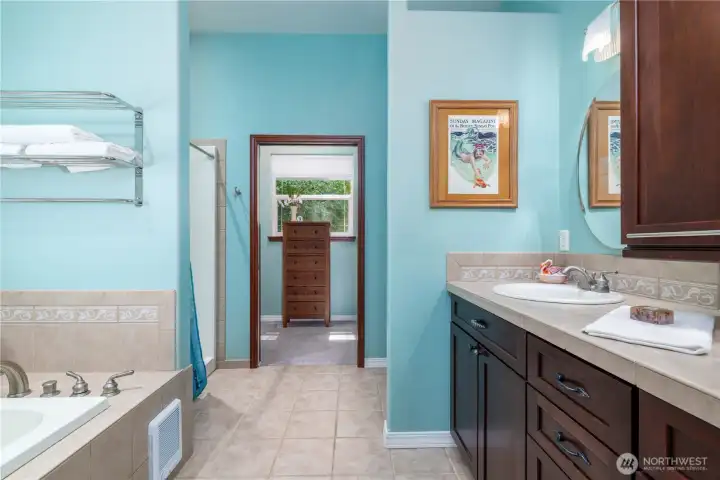 5-piece primary bathroom with jetted tub and walk-in closet