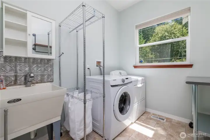 Washer and dryer stay