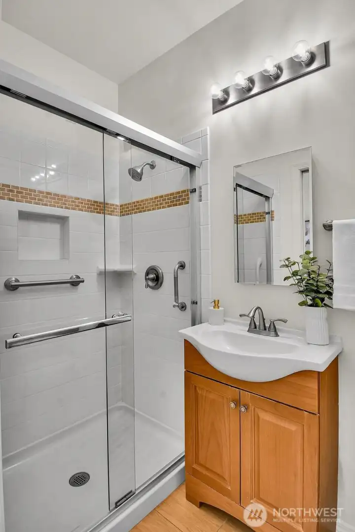 Bathroom with shower on main Bathroom with shower on main