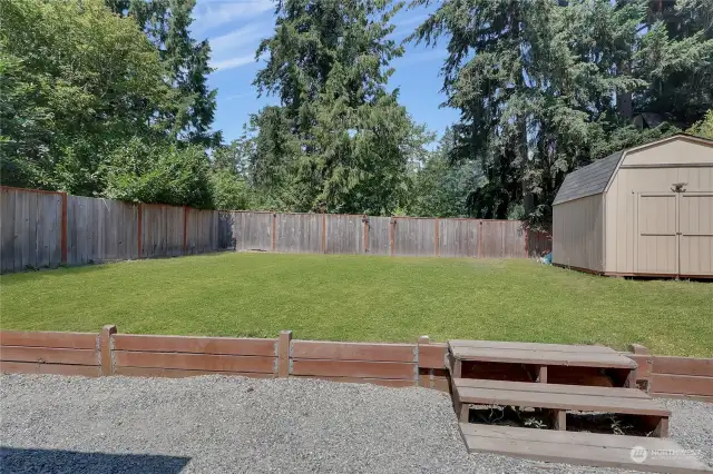 What an amazing yard! The outbuilding is great for storage