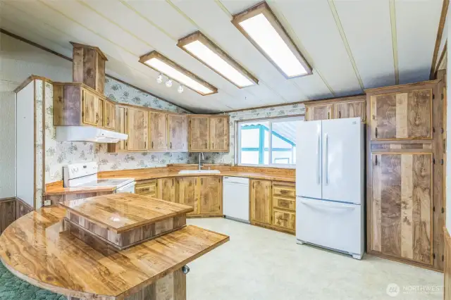 Great sized kitchen with plenty of light, counter top space and cabinetry.