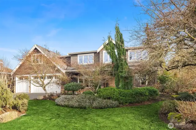 Welcome to Kirkland's desirable Houghton neighborhood and 5012 112th Avenue NE.