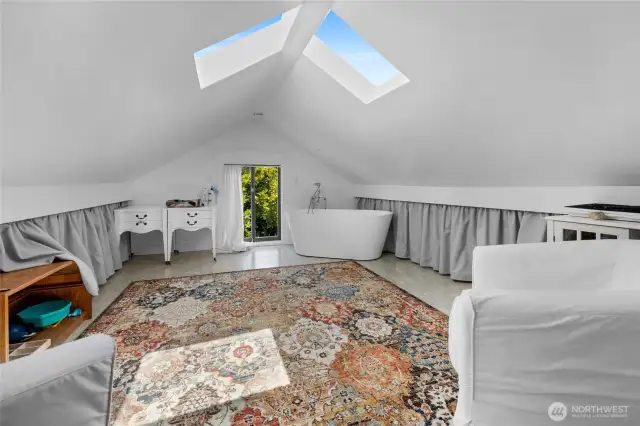 Studio with private balcony