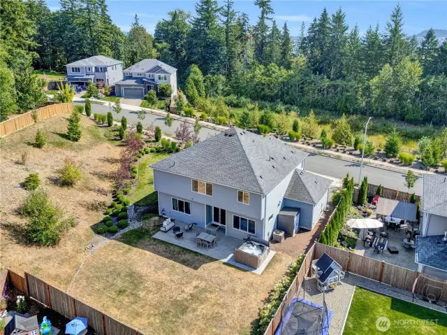 Large lot with HOA maintained area on side of property... you'll never have neighbor on that side!