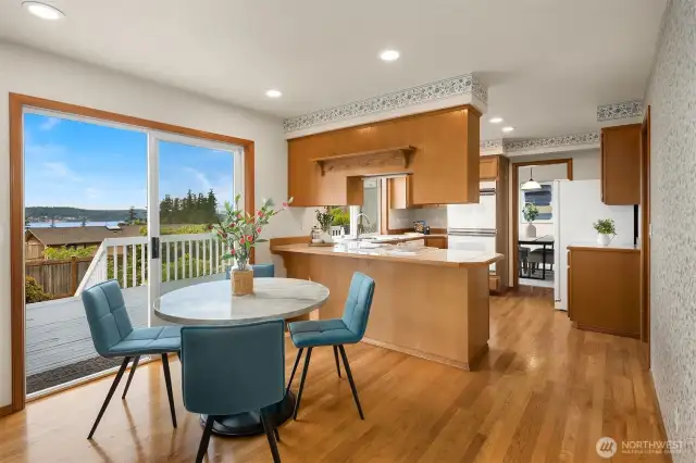 Breakfast Nook - Open Floor Concept w Kitchen - Gleeming Hardwood Floors