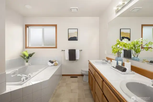 Primary Bedroom Ensuite 5 Piece Bath